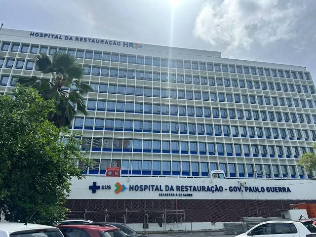 Fachada de hospital público em Recife